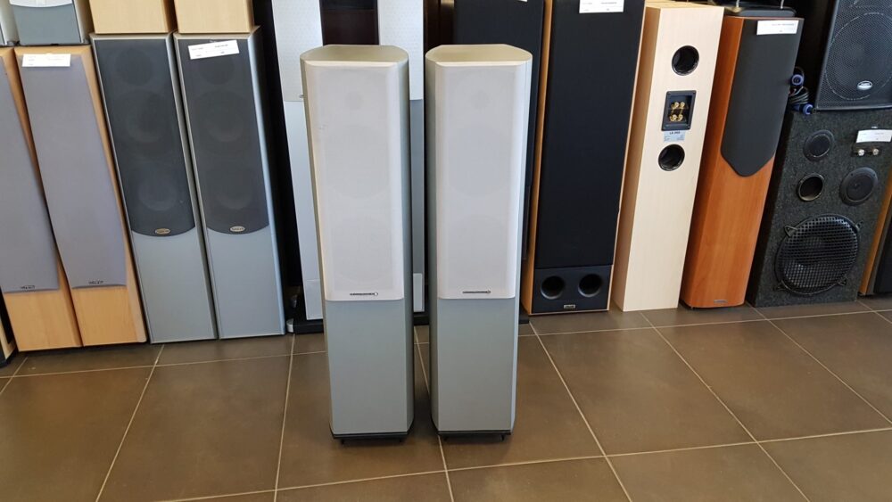 Wharfedale Diamond 9.5 speakers