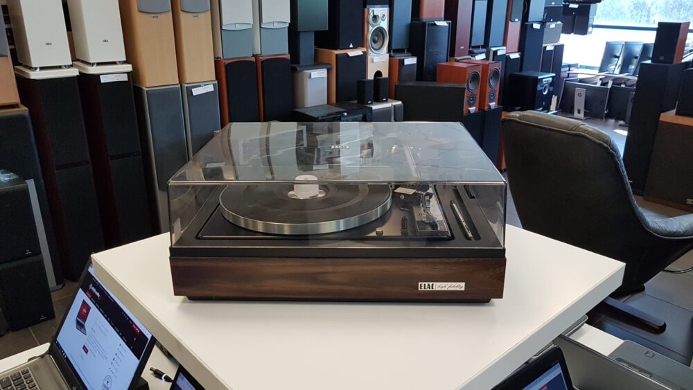 ELAC PC 660 turntable