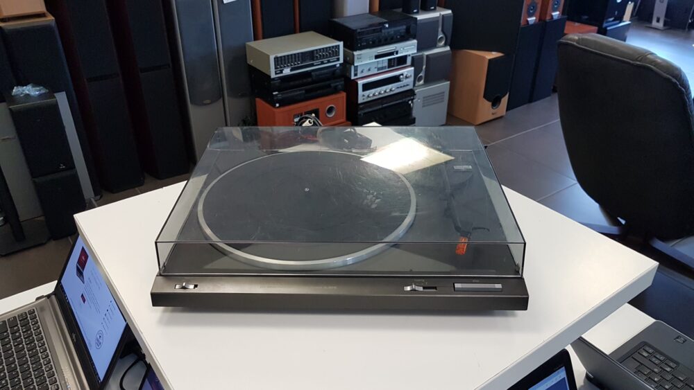 Technics SL-B210 turntable