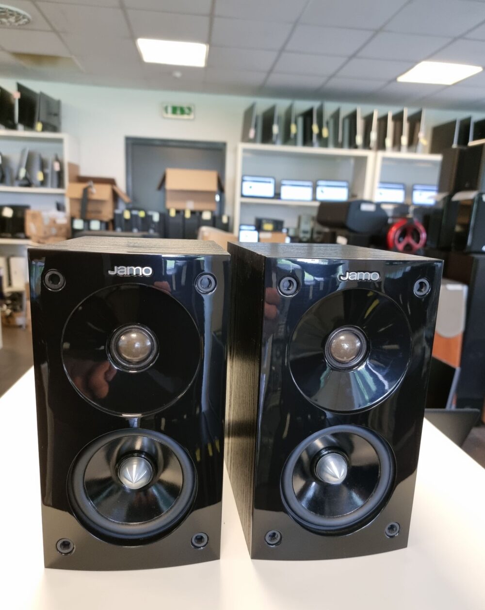 Jamo S60 SUR bookshelf speakers