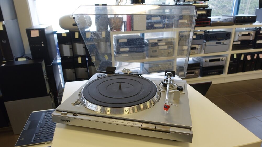 Sony PS-T22 turntable