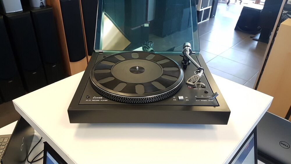Luxor turntable