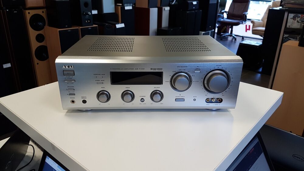 Akai AM-V1200 amplifier