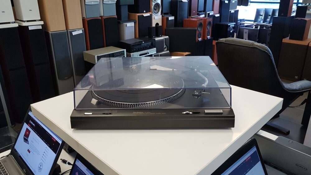 Technics SL-B202 turntable