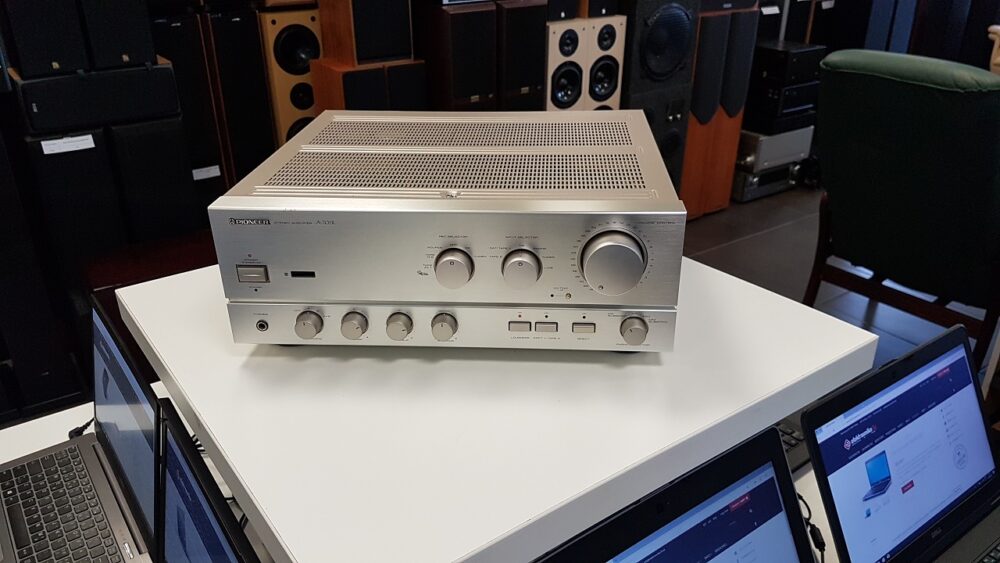 Pioneer A-701R stereo integrated amplifier