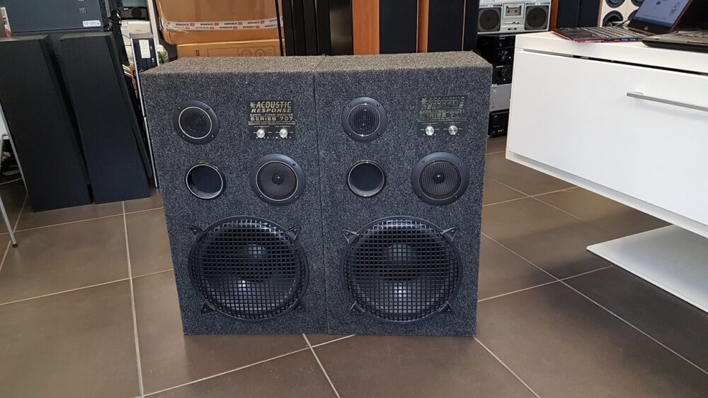 Acoustic 707 floor standing speakers