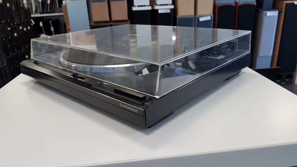 Pioneer PL470 turntable
