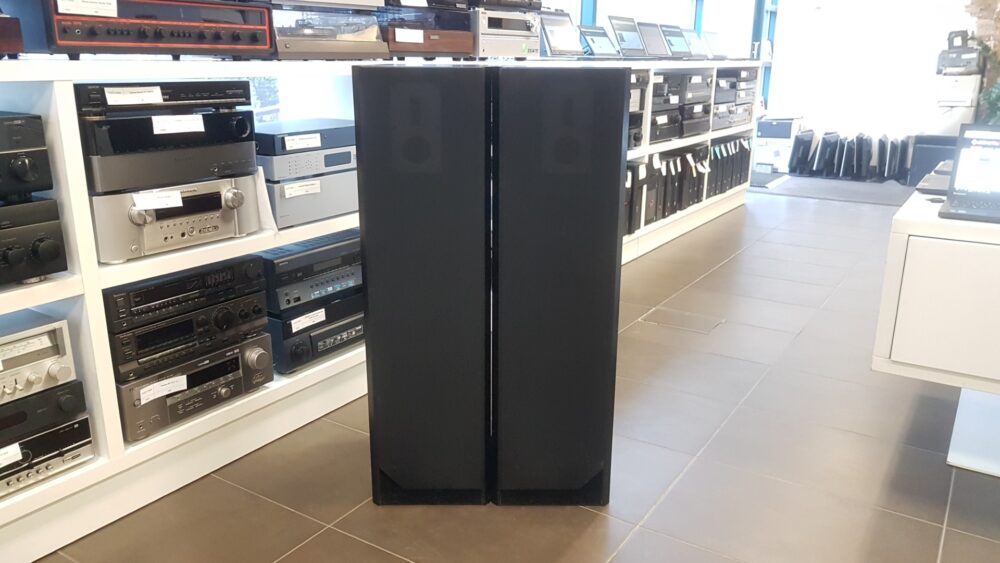 Dali 800 floorstanding speakers