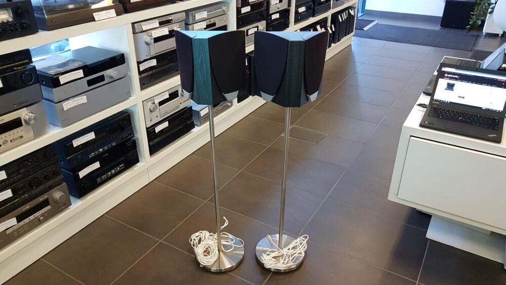 Jamo E 8SUR.2 with stands