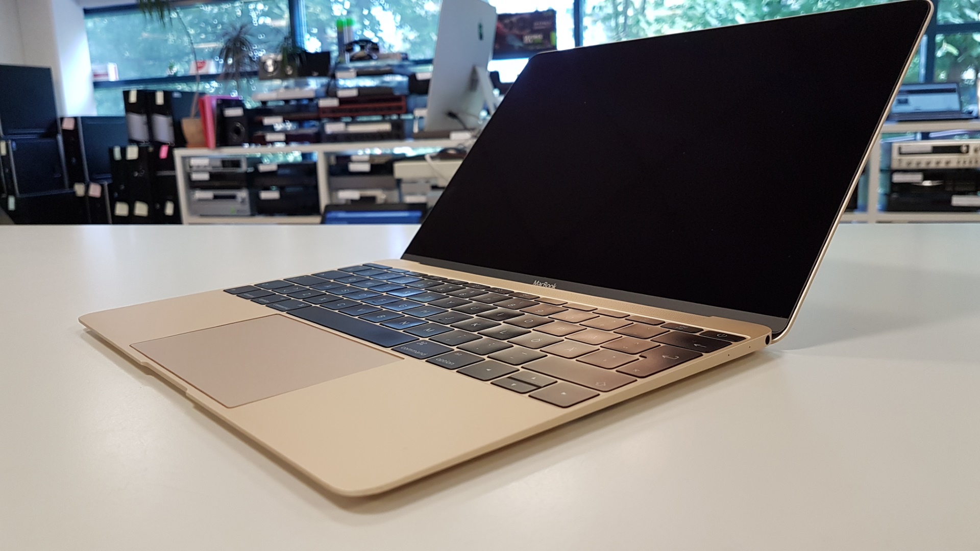 Apple сняла с продажи macbook 12