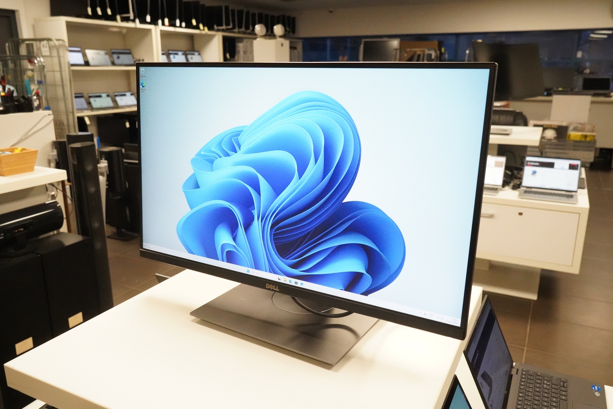 Dell Optiplex 7070 micro + Dell U2715H monitor - Image 2