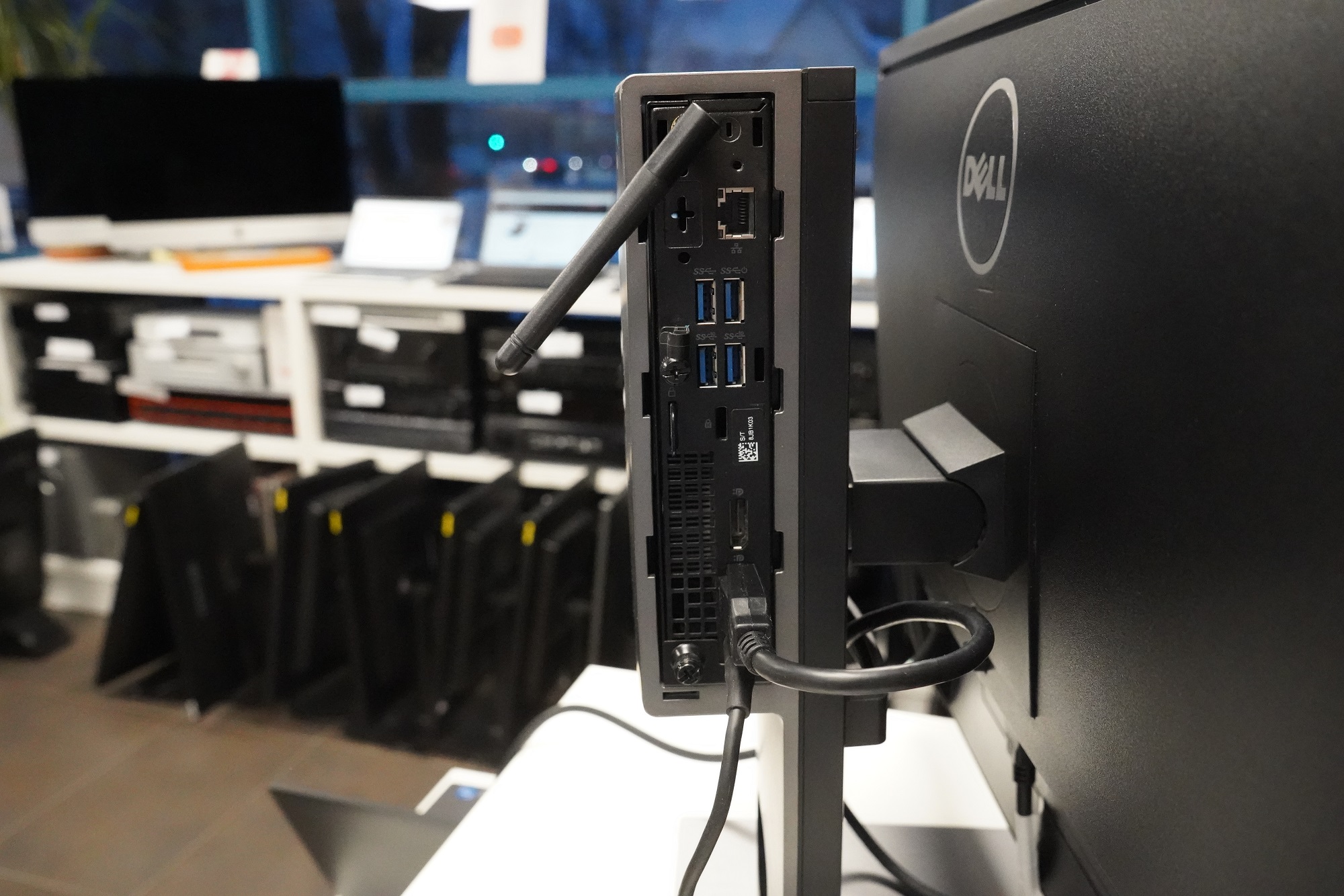 Dell Optiplex 7070 micro + Dell U2715H monitor - Image 4