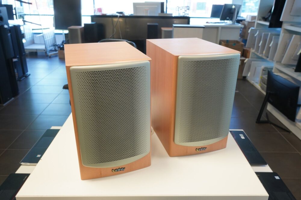 Infinity Beta 10 bookshelf speakers