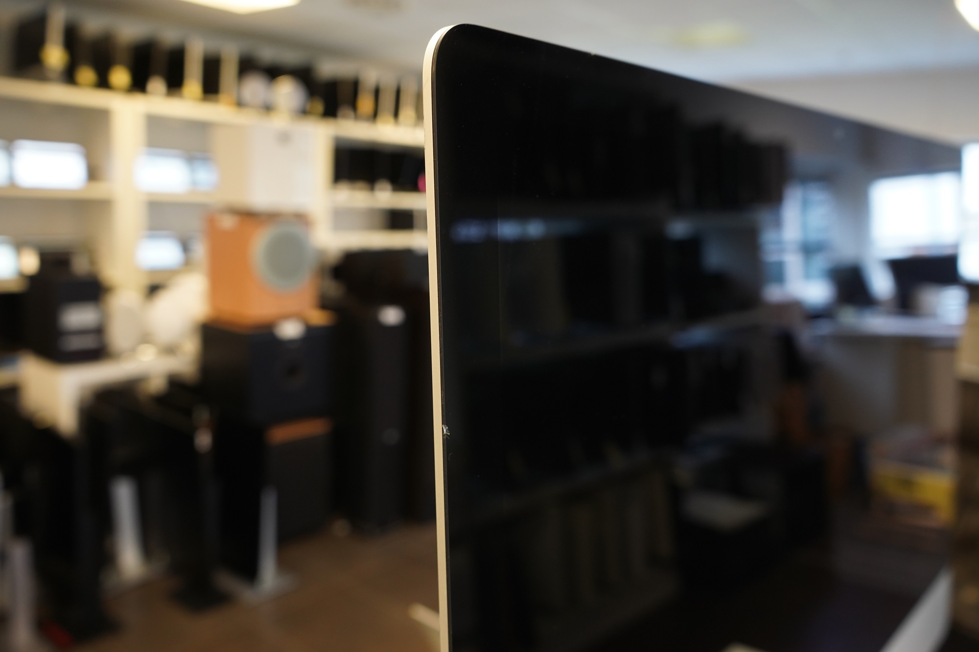 Apple iMac Retina 5K, 27-inch, 2019 - Image 2