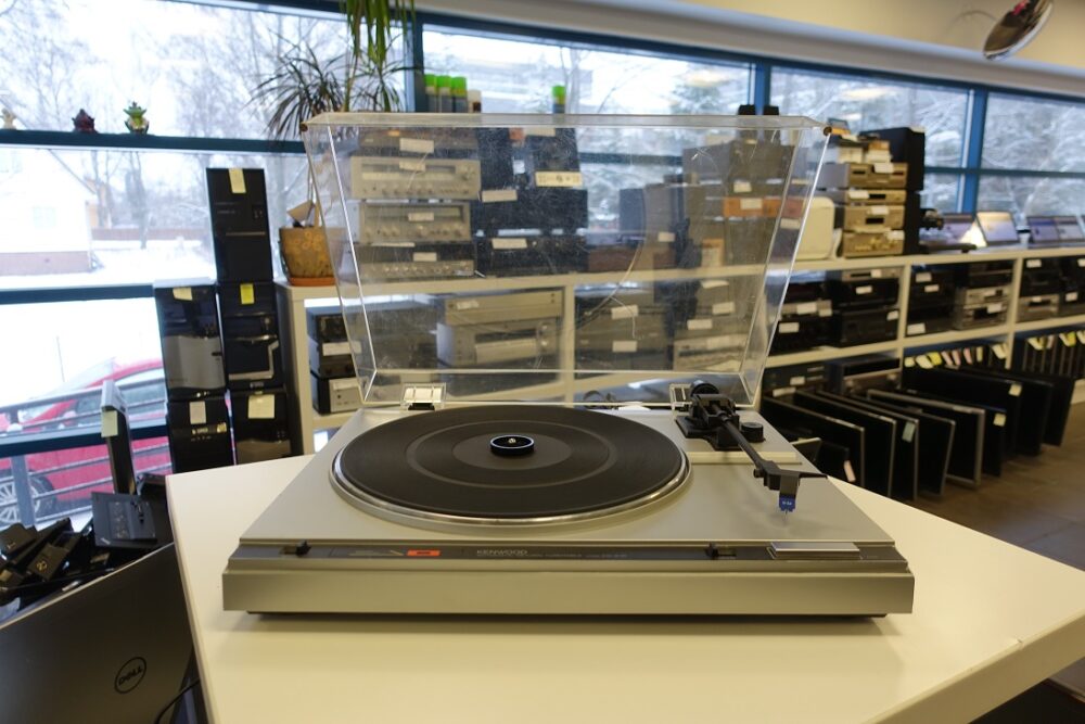 Kenwood KD-21R turntable