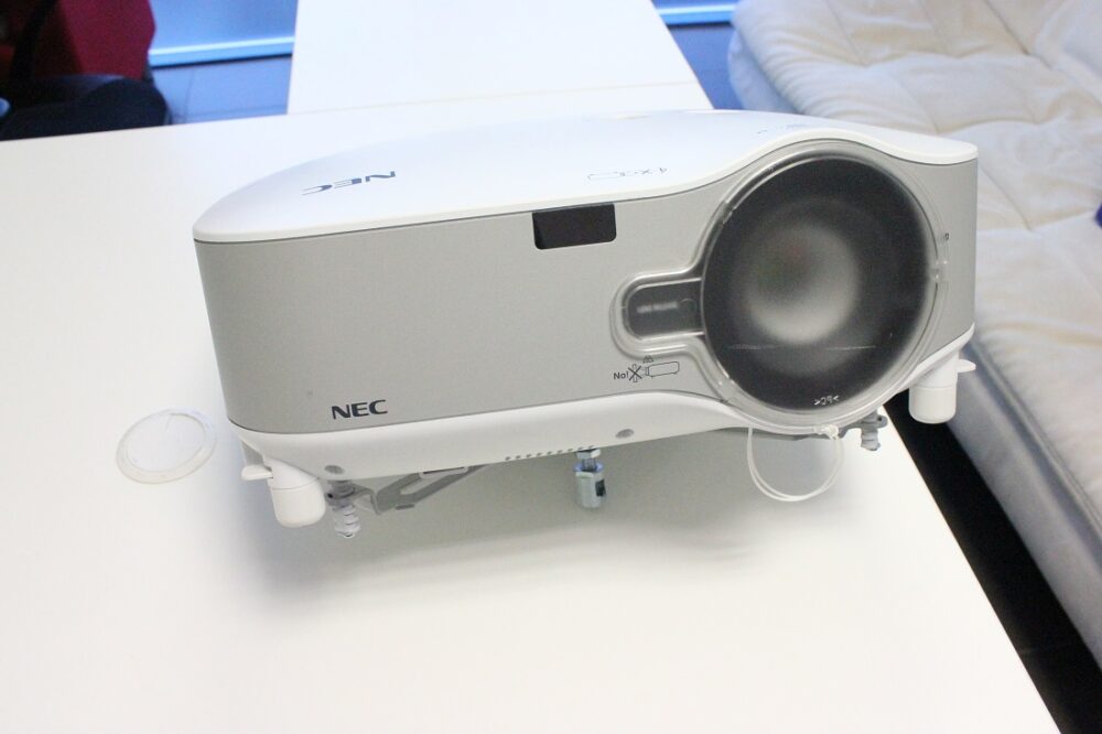 Projector NEC NP1250 with WIFI